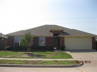 1528 Wolf Creek Dr, Arlington, TX 76018