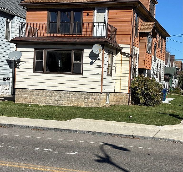 1st image of 242 Abbott Rd