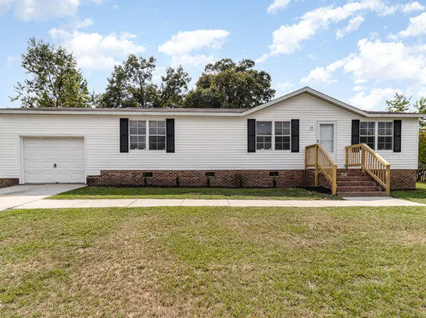 266 Jamestown Dr, Spring Lake, NC 28390