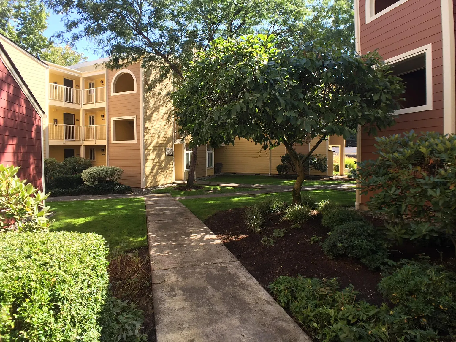 7408 W Lake Sammamish Pkwy NE — Photo 2