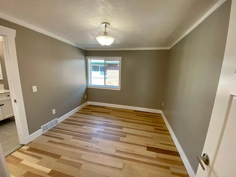 531 E Wilmington Ave — Photo 5