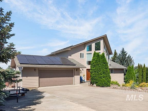 2nd image of 653 Indian Hills Dr