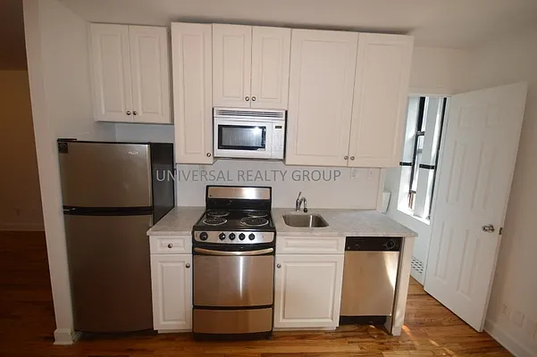 Rented by Universal Realty Group | media 21