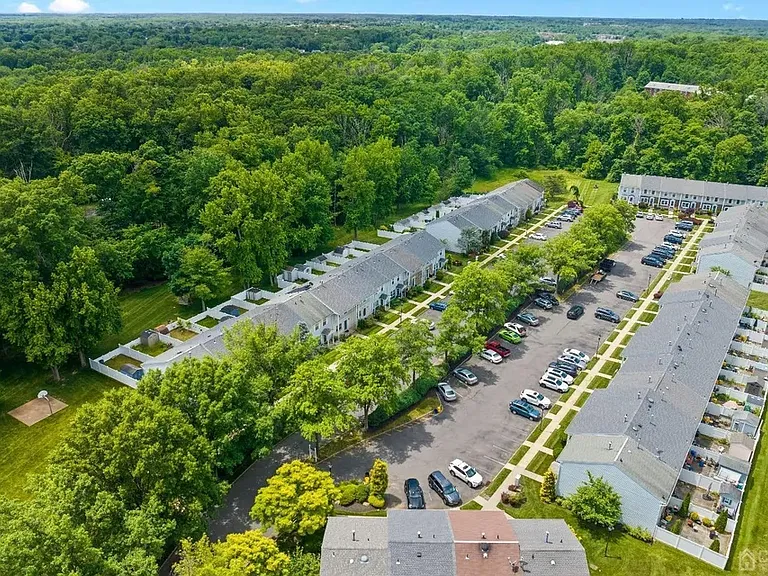 427 Gambocz Ct — Photo 5