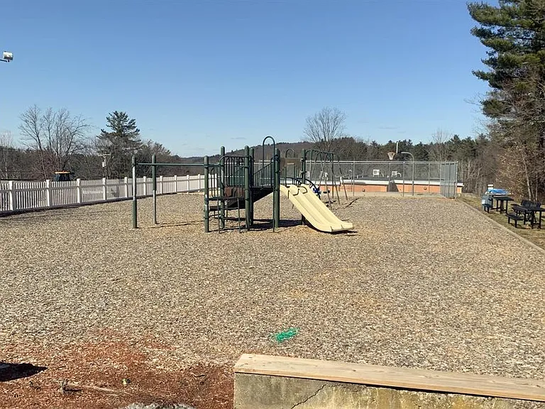 126 Mammoth Rd #19 — Photo 18
