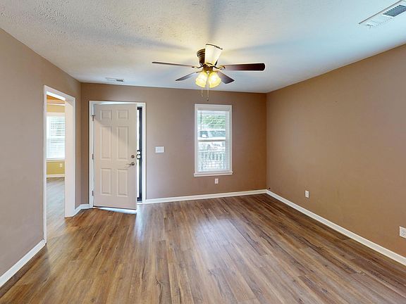 4th image of 423 Poplar St