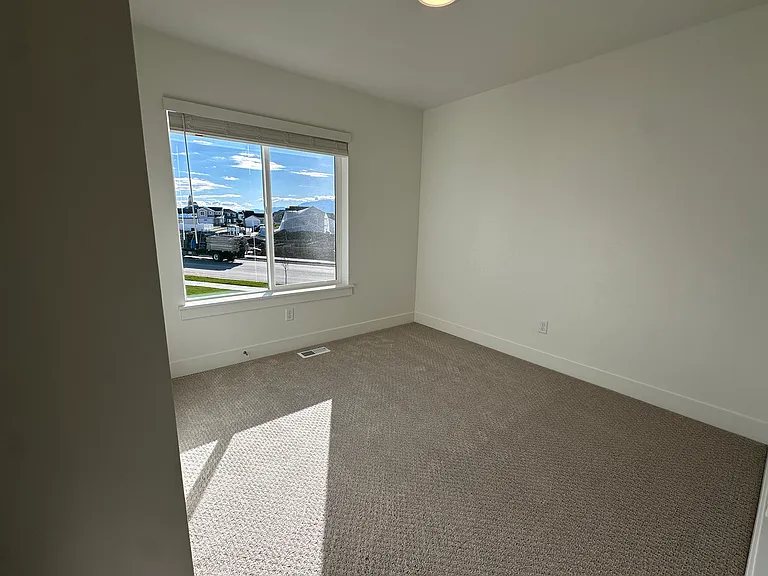 712 W 575 N — Photo 25