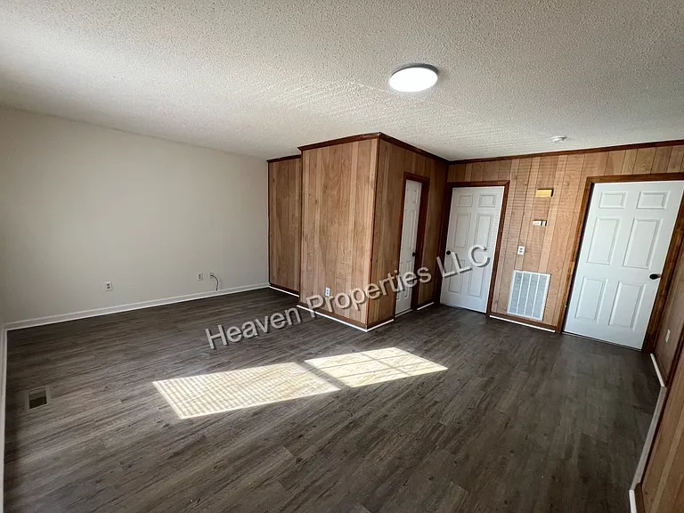 519 Leonford St — Photo 2