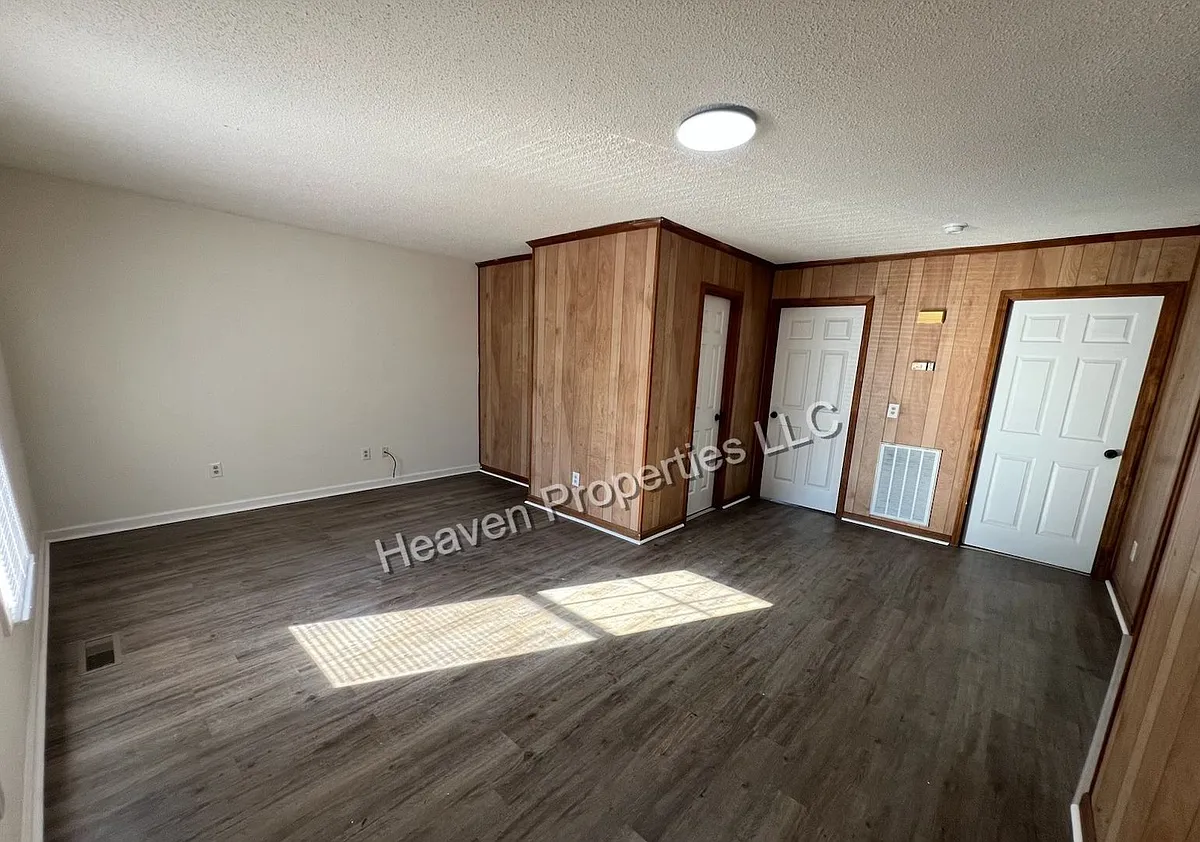Building Photo - 519 Leonford St