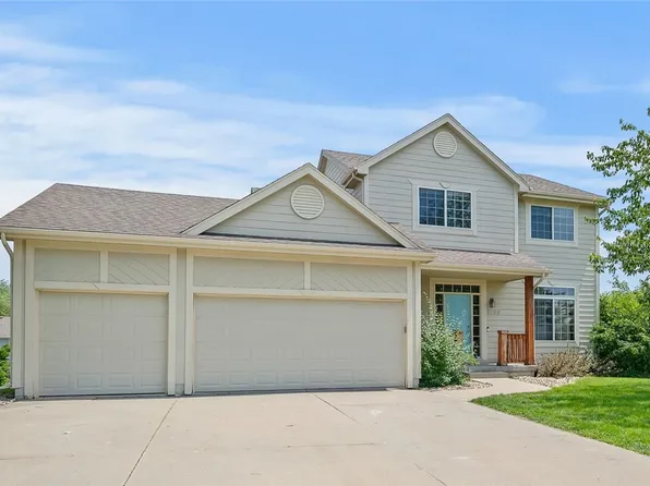 1295 Crestview Dr, Carlisle, IA 50047
