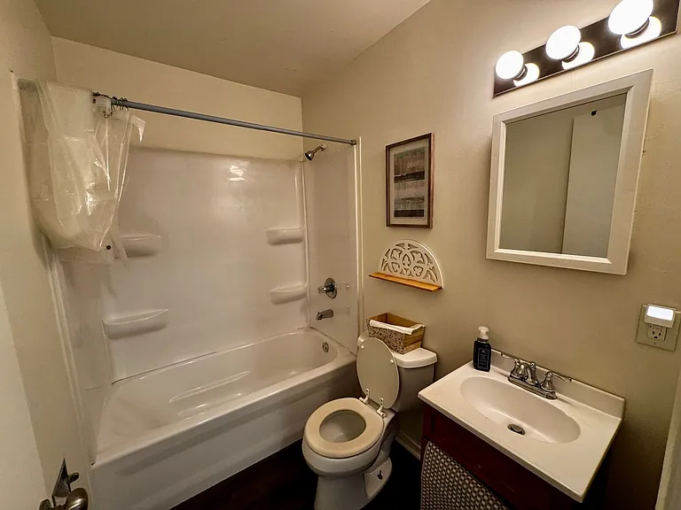 1811 13th Ave #8 — Photo 5