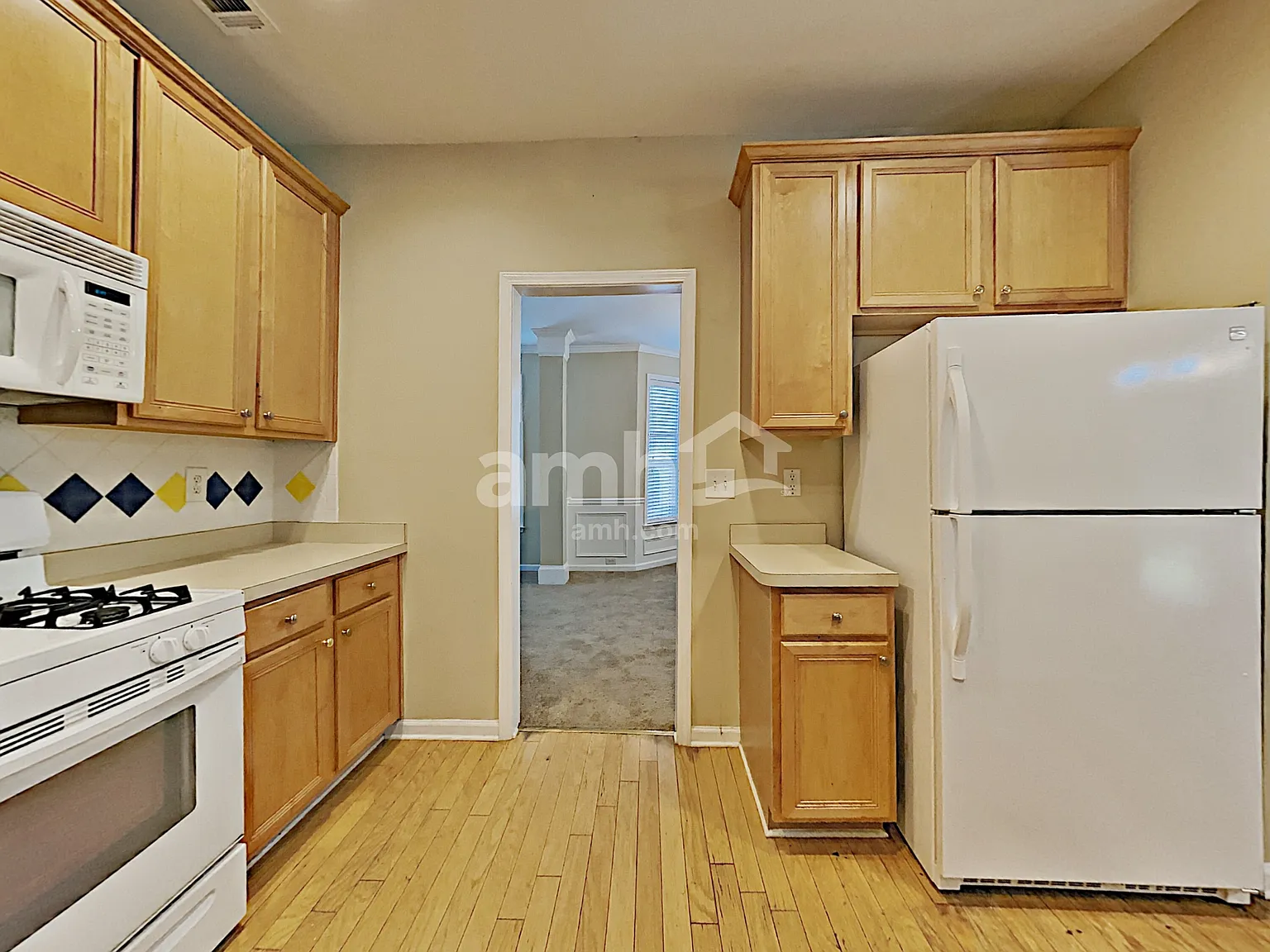 5 bed, 2.5 bath, 2726 sqft, $2,740 — Photo 3