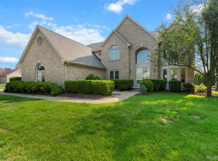 47668 Whippoorwill Dr, Macomb, MI 48044