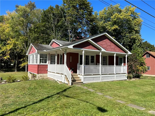 11213 Foreman St, Conneaut Lake, PA 16316