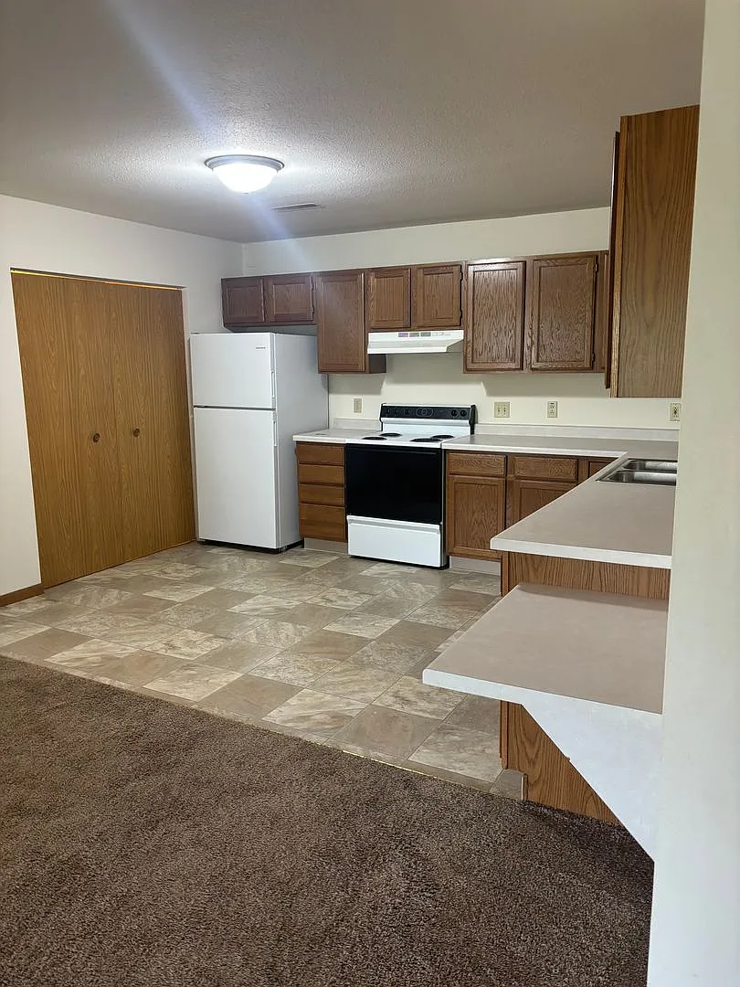 Larabee Street Apartments, LLC — Photo 1