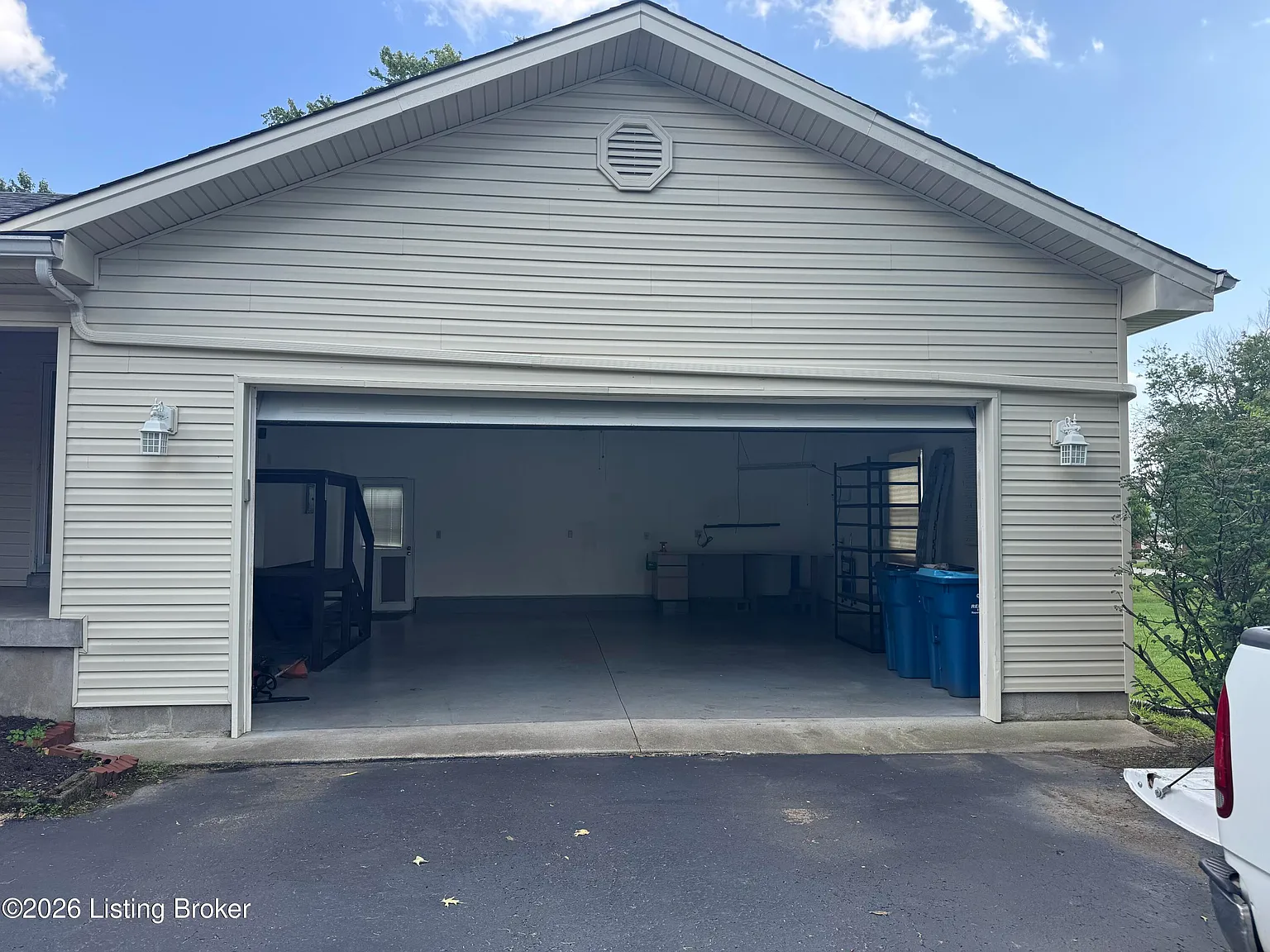 2 bed, 2.0 bath, 2344 sqft, $2,500 — Photo 2