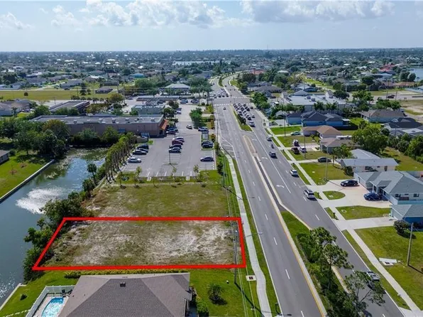 136 NICHOLAS Parkway W, Cape Coral, FL 33990