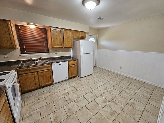 3rd image of 3660 Crosby Dr