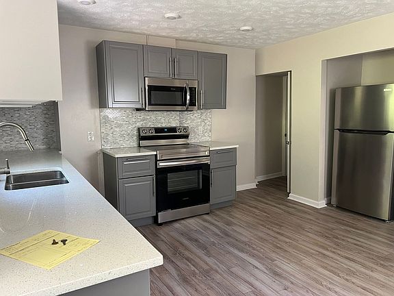 3rd image of 130 Silver St #132