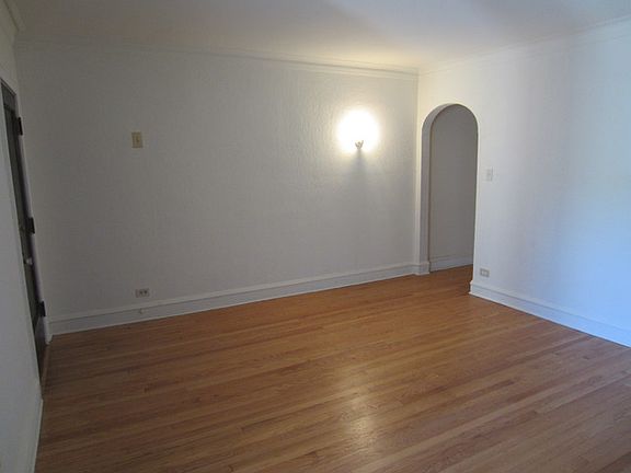 3rd image of 6014 N Rockwell St APT 2N