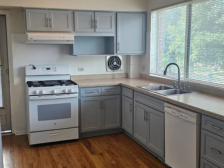 Kitchen (Windows - West)