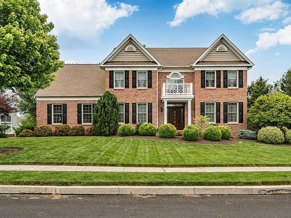 1st image of 132 Chinaberry Ln