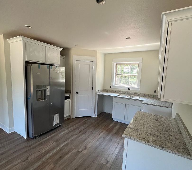 2nd image of 2601 W Maddox Rd E