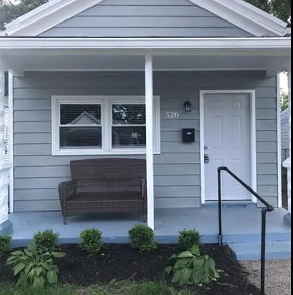 520 Wainwright Ave — Photo 1