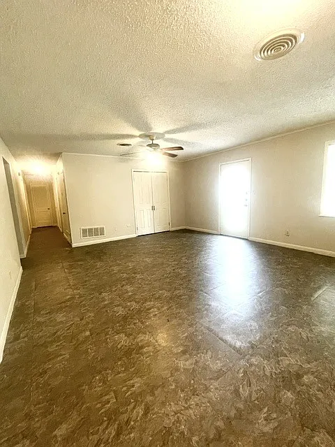 5 bed, 2412 sqft, $1,875 — Photo 2