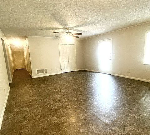 2nd image of 2605 Park St