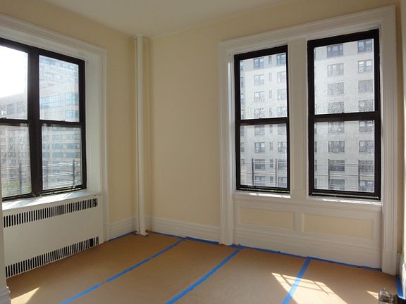 4th image of 215 W 98th St APT 4