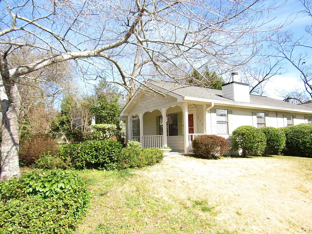 222 Avery St photo 1