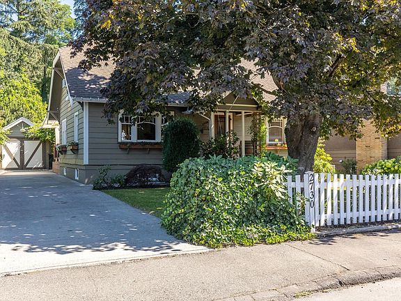 2nd image of 2730 Maple St
