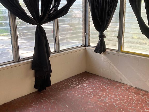 3rd image of 1122 South Blvd
