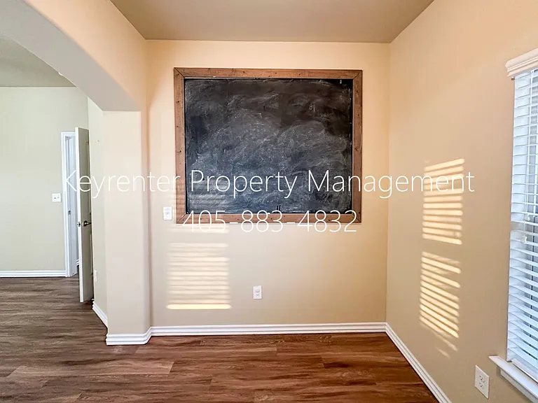 2409 Rosa Cir — Photo 12