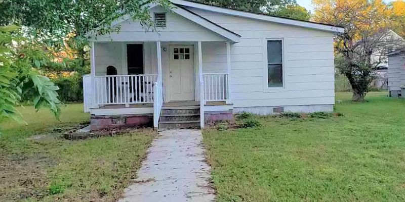 1st image of 903 Fuller St