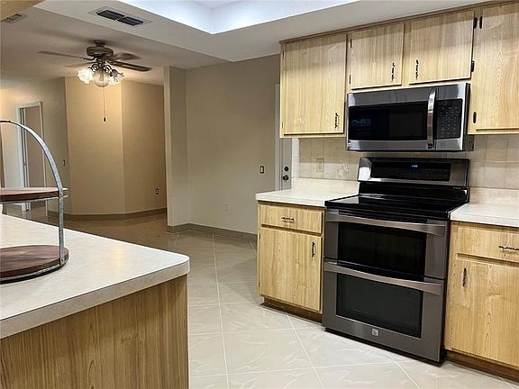 5th image of 3010 Shadow Oaks Dr