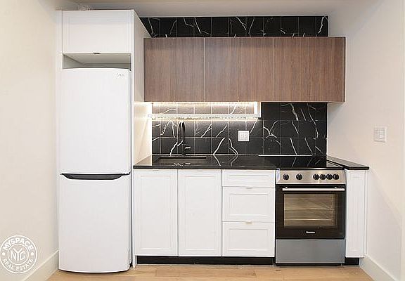 2nd image of 830 Saint Johns Pl #6G