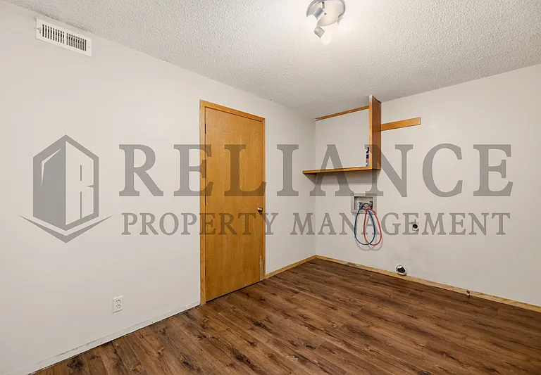 516 N Lakeside Dr — Photo 44