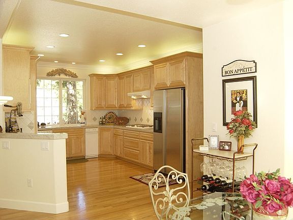 spacious ktichen with granite/tile