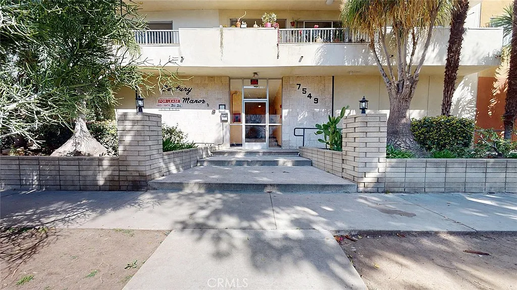 1 bed, 800 sqft, $2,100 — Photo 1