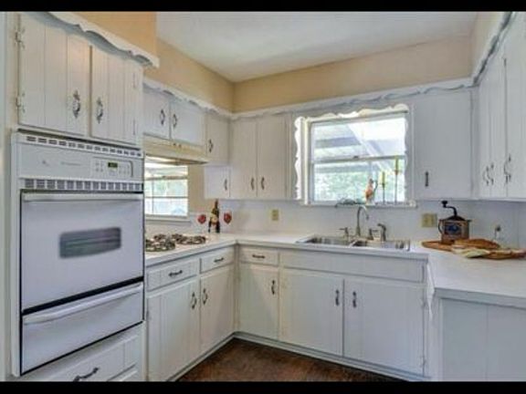 2nd image of 1311 Cochise Dr