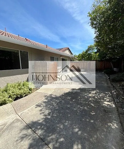 76 Mary Ct — Photo 23