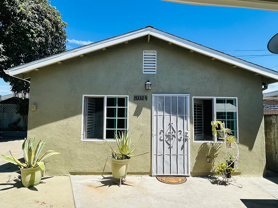 1/2 S Castana Ave