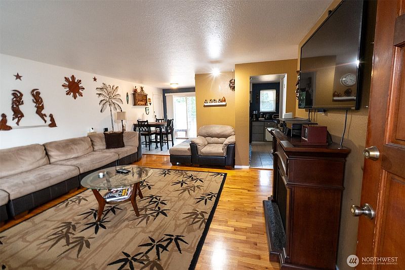 3rd image of 10609 SE 232nd Street