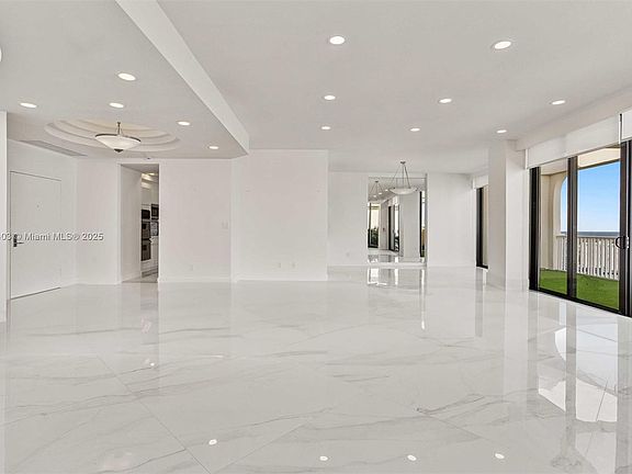 4th image of 2000 Island Blvd #Penthouse 5