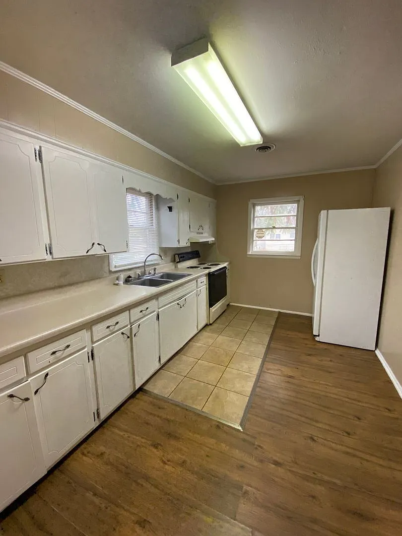1113 Peachtree Street **Move In Special** — Photo 3