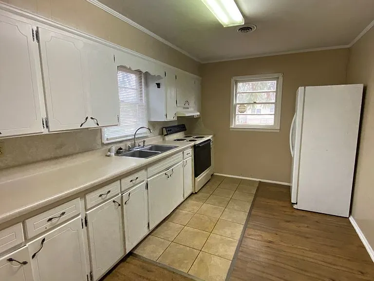 1113 Peachtree St — Photo 3