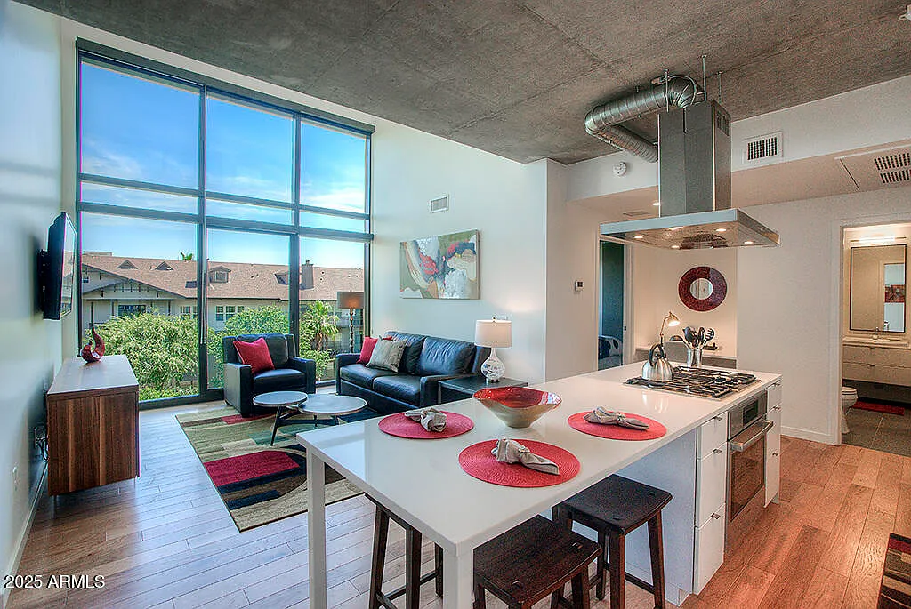 1 bed, 1.0 bath, 745 sqft, $3,200 — Photo 3