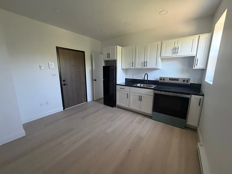 1140 Ashland St #2 — Photo 6